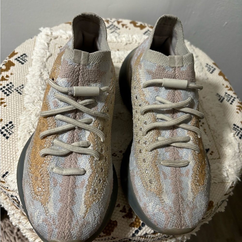 Yeezy size US 6 boys women 8. wear a 7.5 - 8 and have a wide foot